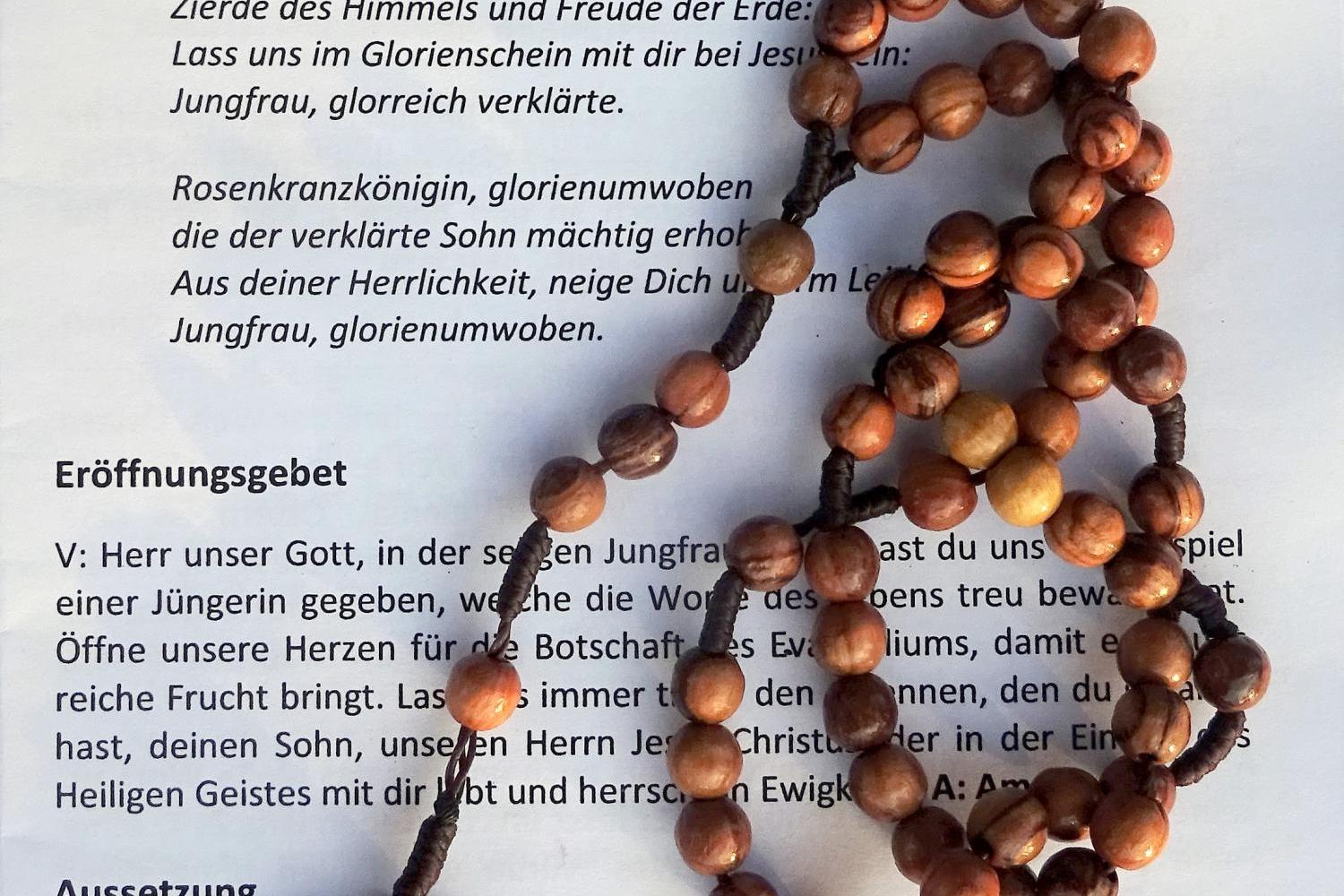 a-rosenkranz-andachten-in-der-kerlachkapelle_by_Monika_Erhard_pfarrbriefservice