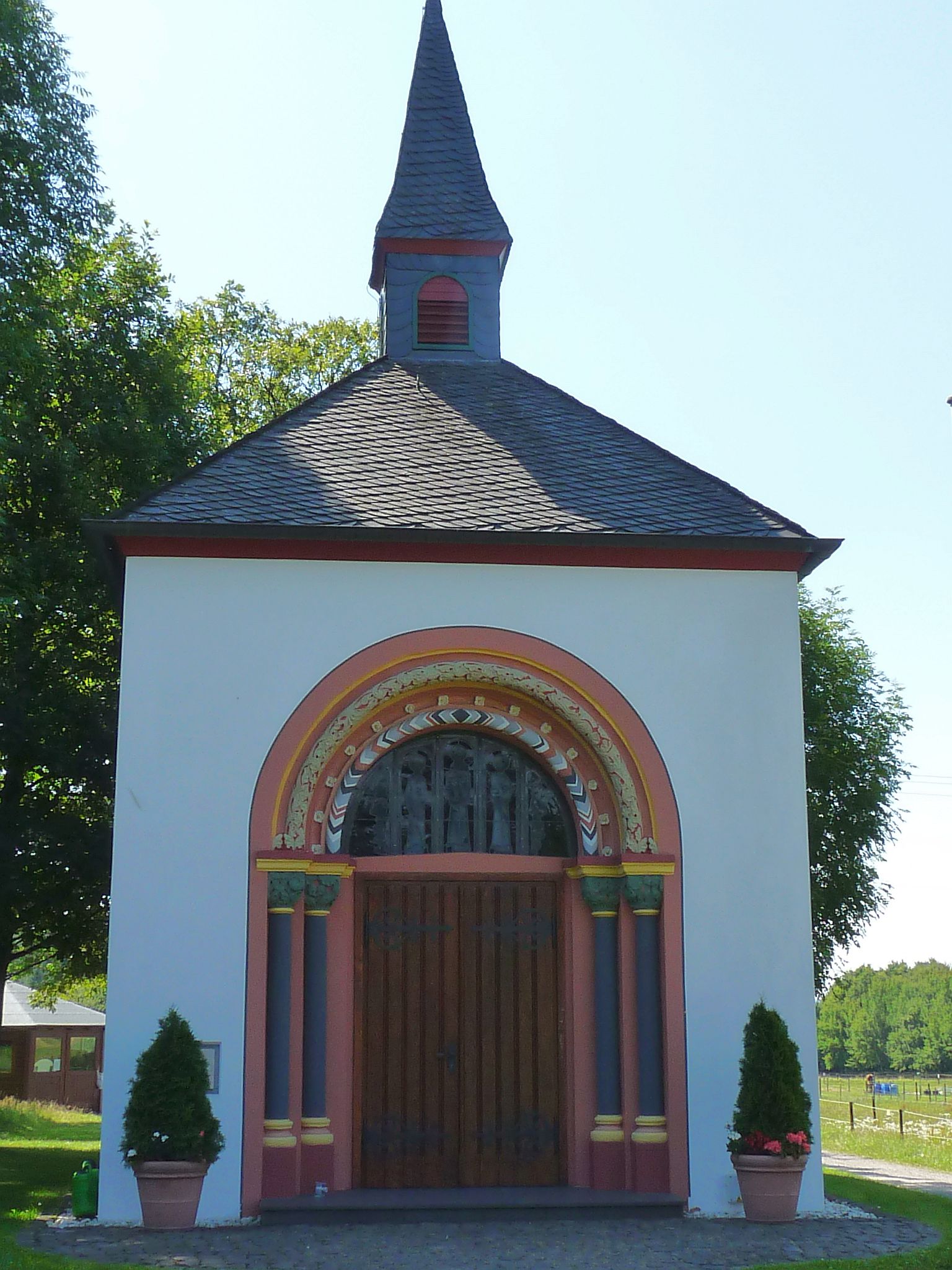 Die Frontseite der Kapelle (c) Werner Katzinski